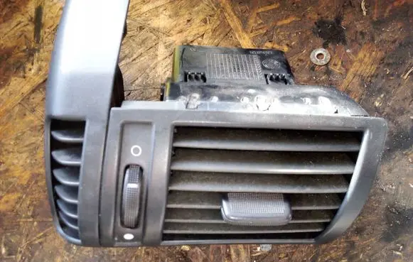 Fiat Stilo Dash center air vent grill LS348201