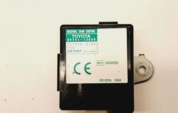 Toyota Corolla Verso E121 Door central lock control unit/module 8974113040