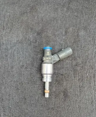 Audi A6 S6 C6 4F Fuel injector 06E906036C 06E906036AE