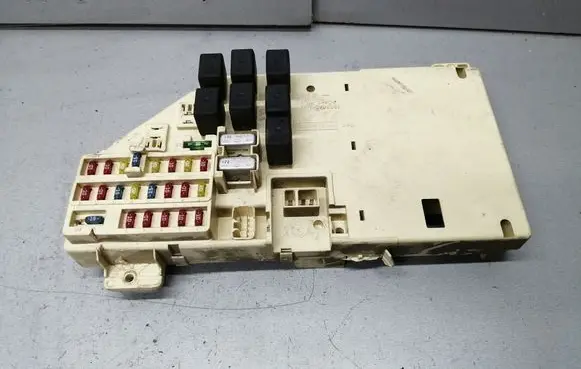 Chrysler 300M Fuse module 04759969AA 16238AC