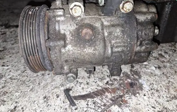 Volvo V50 Air conditioning (A/C) compressor (pump)
