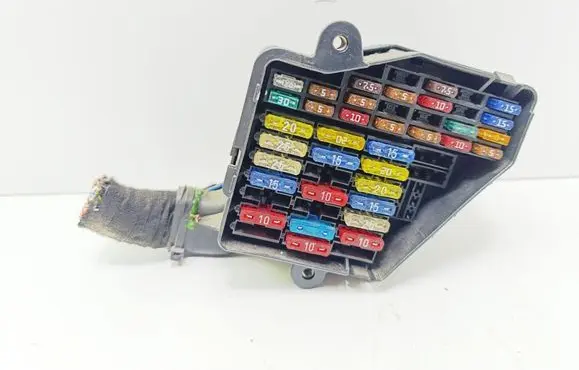 Volkswagen Golf IV Fuse module 1J1970000E