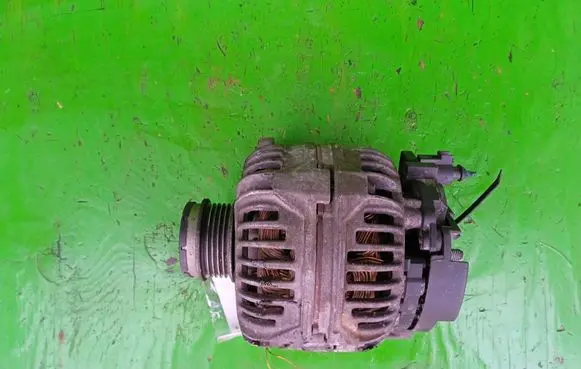 Volkswagen PASSAT B5 Generator/alternator