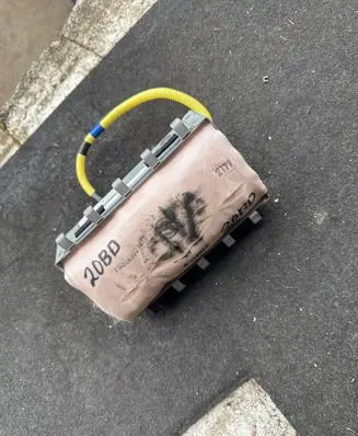 Toyota Yaris Passenger airbag 306807810