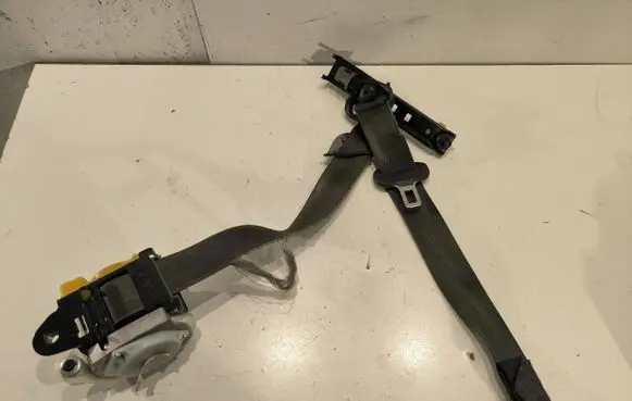 Opel Insignia A Front seatbelt 3063932aa 502JE351S0 307421439P