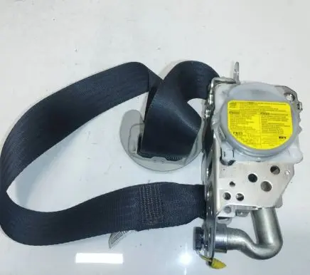 Toyota Avensis T270 Front seatbelt j082501