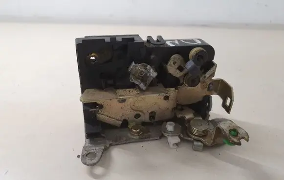 Iveco Daily 3rd gen Front door lock