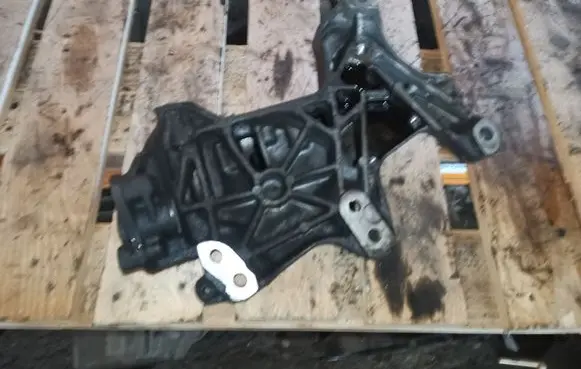 Renault Trafic III (X82) Generator/alternator bracket 112313054R