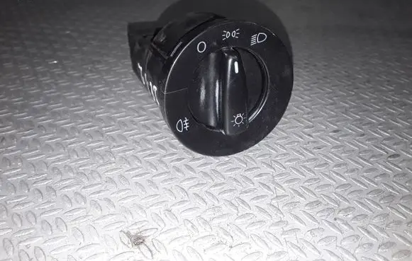 Volkswagen Golf IV Light switch 1C0941531