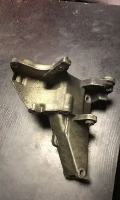 Engine mounting bracket