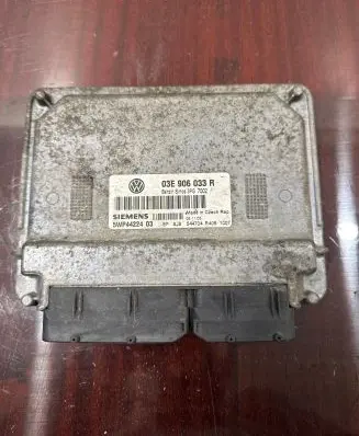 Volkswagen Polo IV 9N3 Engine control unit/module 03E906033R 3PG7002 5WP4422403