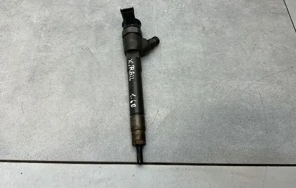 Nissan X-Trail T32 Fuel injector 0445110546