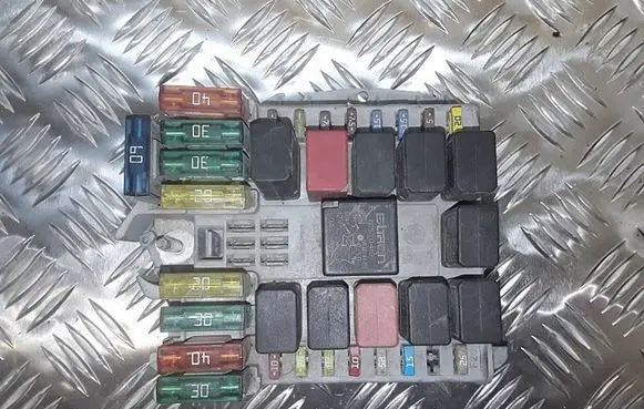 Iveco Daily 4th gen Fuse module 69501171