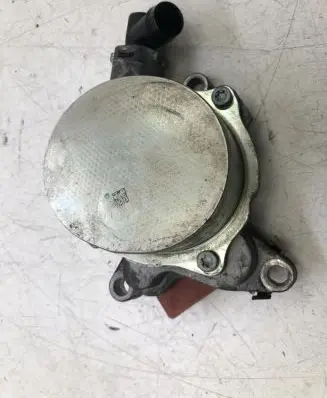 Nissan X-Trail T32 Vacuum pump 146503760R