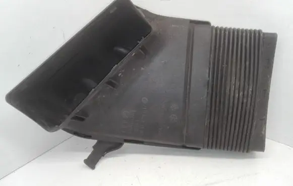 Audi A4 S4 B6 8E 8H Air intake duct part 8E0129617D