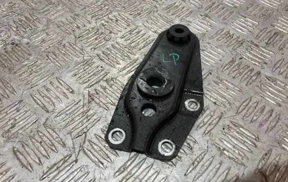 Suzuki Vitara (LY) Radiator mount bracket PK17065