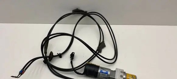 Volkswagen Touareg I Tailgate hydraulic pump motor 7L6827449