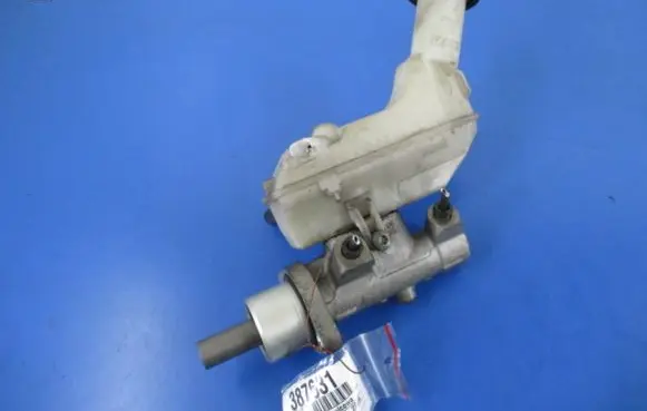 Nissan Note (E11) Master brake cylinder