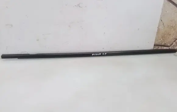 Nissan Murano Z50 Front door glass trim molding 