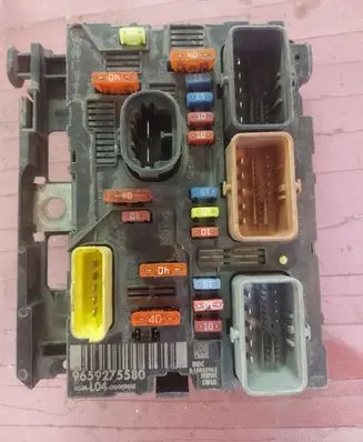 Peugeot 307 Fuse module 9639275580
