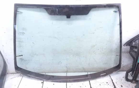 Ford Fiesta Front windscreen/windshield window AS1