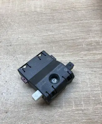 BMW 3 E90 E91 Aerial antenna amplifier 9141491 10819610
