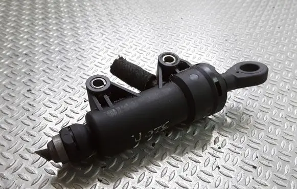 BMW 3 E46 Clutch master cylinder 215211638992