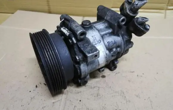 Renault Clio II Air conditioning (A/C) compressor (pump) SPRĘŻARKA KLIMATYZACJI RENAULT CLIO II 01-05 1.5