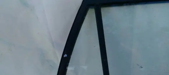 Rear vent window glass