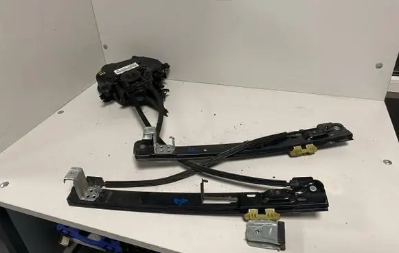 Seat Ibiza IV (6J,6P) Front door electric window regulator 6J4837402 120735 120630F