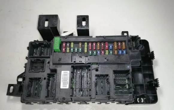 Ford Mustang VI Fuse module FR3T15604BH FR3T15604