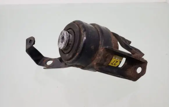 Toyota Avensis T250 Engine mount bracket