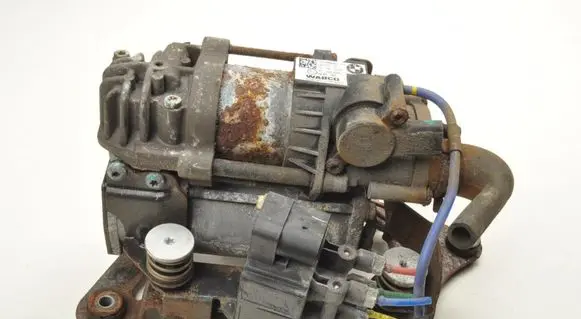 BMW 7 G11 G12 Air suspension compressor 6884682