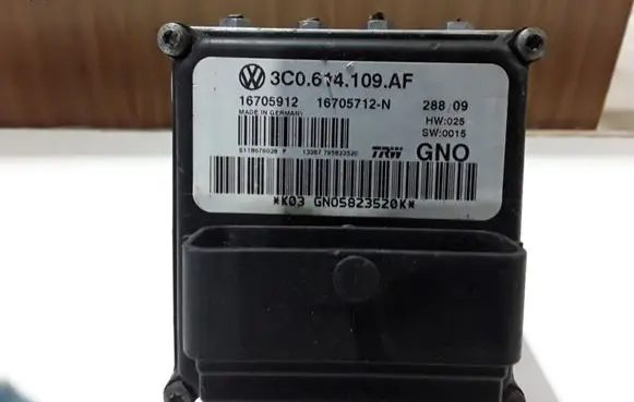 Volkswagen PASSAT B6 ABS Pump 3C0614109AF