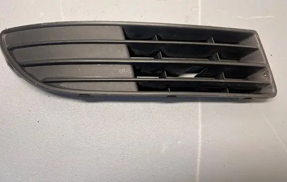 Volkswagen Polo IV 9N3 Front bumper lower grill 6Q0853666