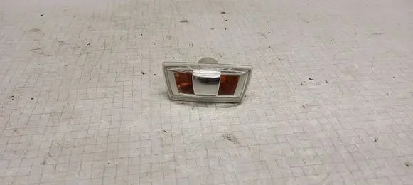 Opel Zafira B Front fender indicator light 13252455