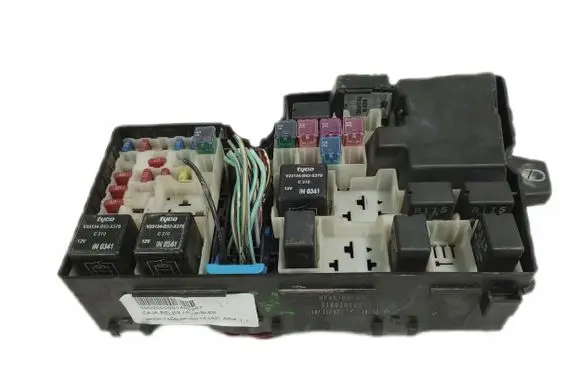 Mazda 3 Fuse module 518818109