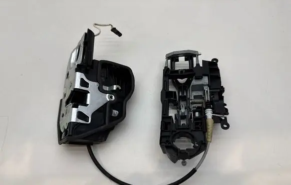 BMW 5 F10 F11 Rear door lock 7154516