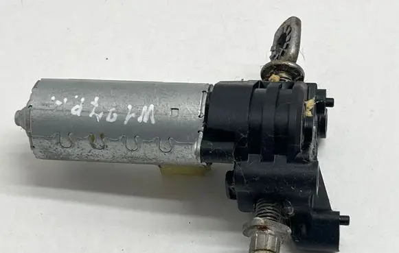 Mercedes-Benz A W177 Seat adjustment motor J13818648 20200722 030380531
