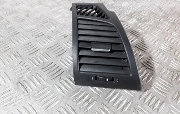 BMW 1 E81 E87 Dashboard side air vent grill/cover trim 51607059188