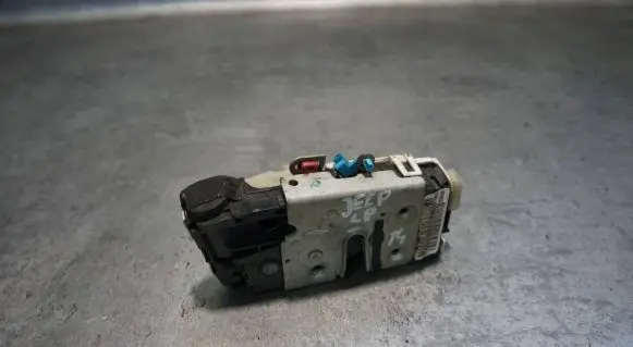 Jeep Compass Front door lock P04589281AH 04589281AH