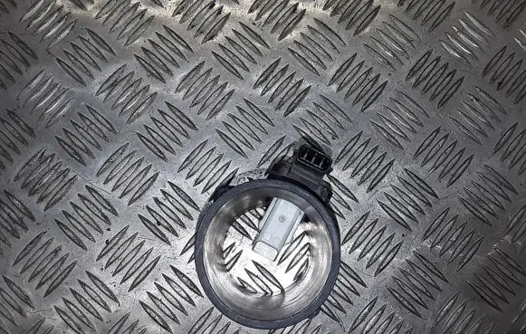 Nissan Juke I F15 Mass air flow meter 8200682558