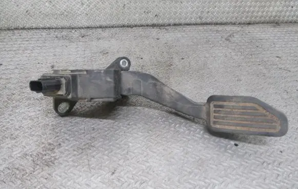 Toyota Yaris Accelerator throttle pedal 781100D160