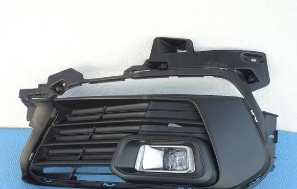 Peugeot 308 Front fog light 9826960480