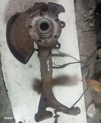 Volkswagen PASSAT B5 Front wheel hub spindle knuckle 8D0407258