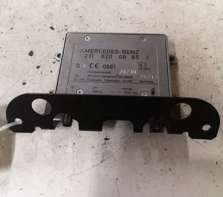 Mercedes-Benz Vito Viano W639 Aerial antenna amplifier 2118200885