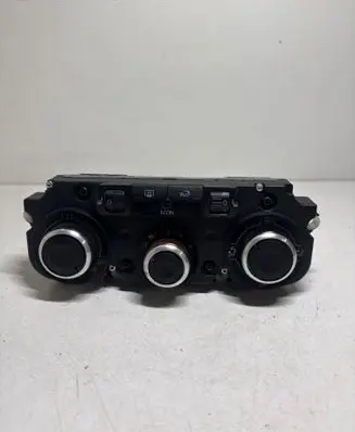 Volkswagen Touran I Climate control unit