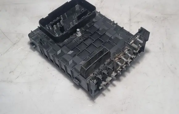 Volkswagen Golf V Fuse module 1K0937125 1K0937125A