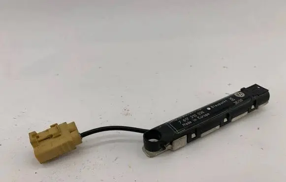 Volkswagen Golf V Aerial antenna amplifier 5M0035577G 7617310036