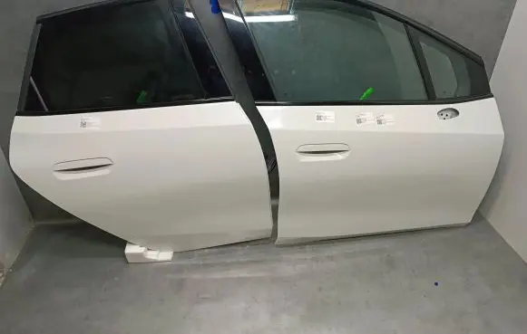 BMW 2 Active Tourer U06 Front door